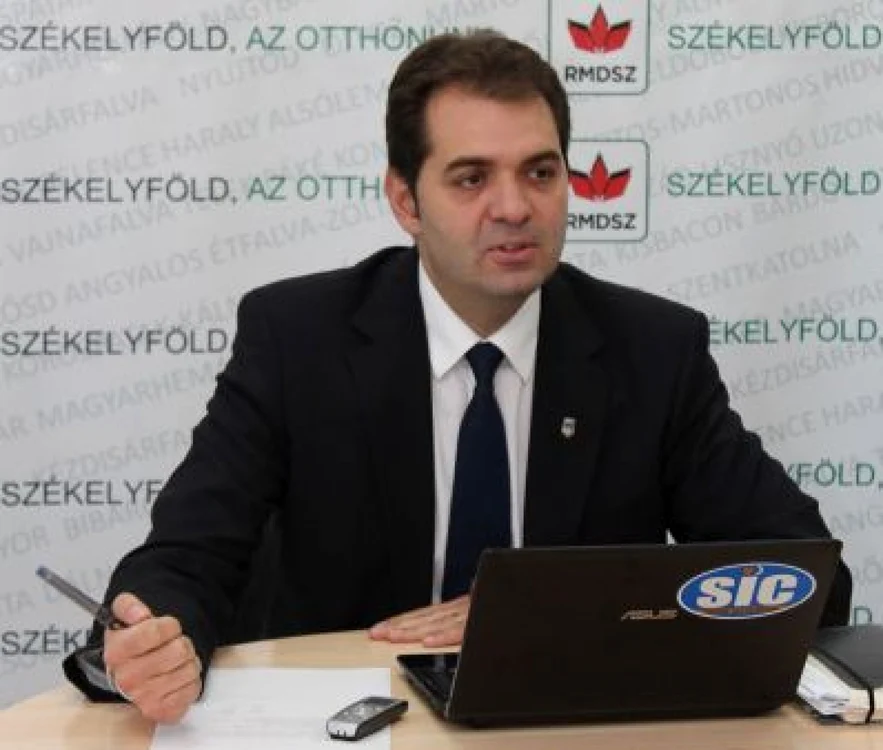 Primarul Antal Arpad crede că nu trebuie exlusă o finanţare şi din partea administraţiei covăsnene pentru Aeroportul de la Ghimbav FOTO Mediafax