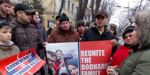 protest ambasada norvegiei din pentru familia bodnariu