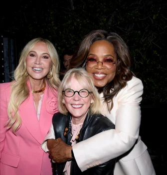 Anastasia Soare are un portofoliu strălucitor de cliente, printre care se numără Michelle Obama, Jennifer Lopez, Oprah, Kim Kardashian și Hailey Bieber și este invitata tuturor celebrităților de la Hollywood
