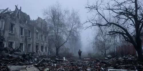 Soldat ucrainean în Kostyantynivka, locul unor lupte intense cu trupele ruse în Donețk FOTO Profimedia