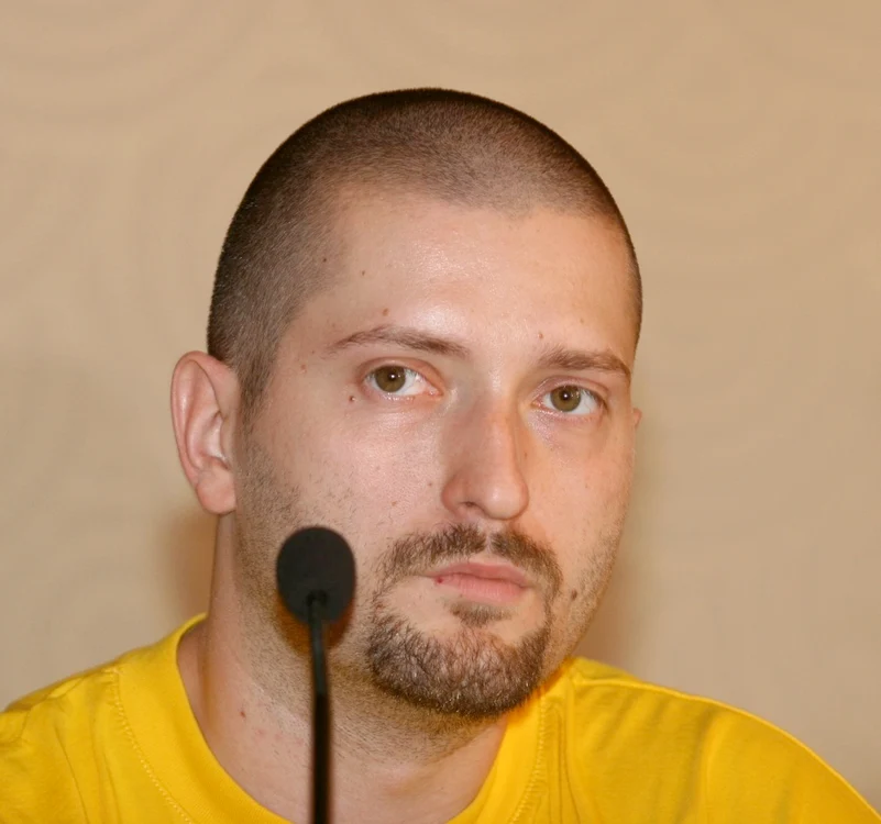 Cheloo face mişto de guvernanţi