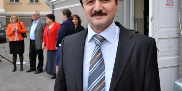 Profesorul Constantin Gălăţan, în prima zi de şcoală, la Bistriţa (timp.online.ro)