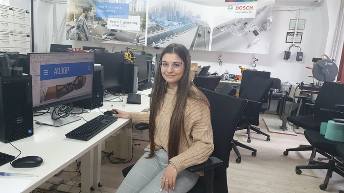 Larisa a avut nevoie de aproape 6 luni ca să conceapă orteza FOTO Valentin Trufașu
