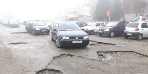 parcarea spitalului din turnu severin FOTO Corina Macavei 