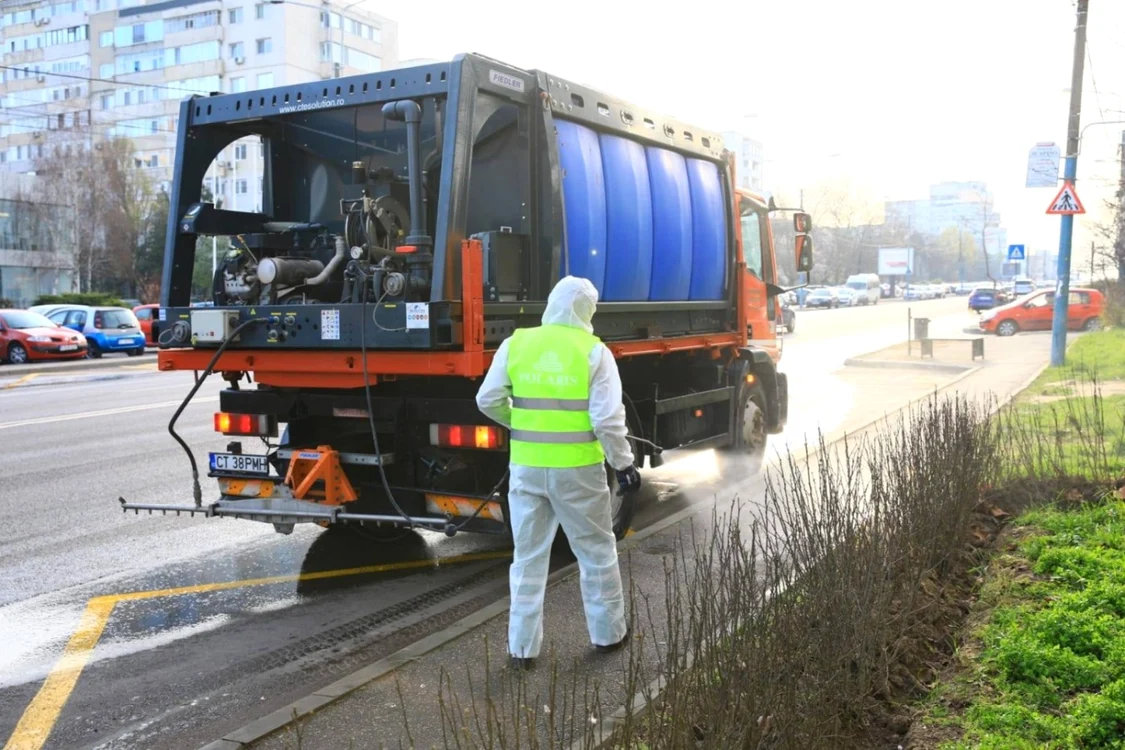 Străzile din oraş sunt dezinfectate FOTO Primăria Constanţa
