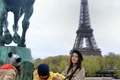 Chiar daca au prins vreme ploioasa, Anca si copiii s-au bucurat de vizita la Disneyland