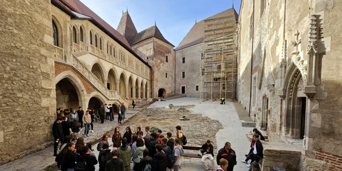 Castelul Corvinilor din Hunedoara  Foto Daniel Guță (53) jpg