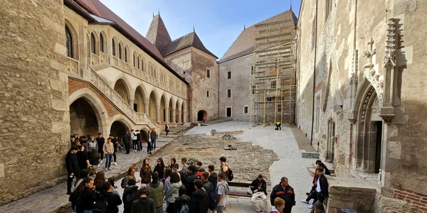 Castelul Corvinilor din Hunedoara  Foto Daniel Guță (53) jpg