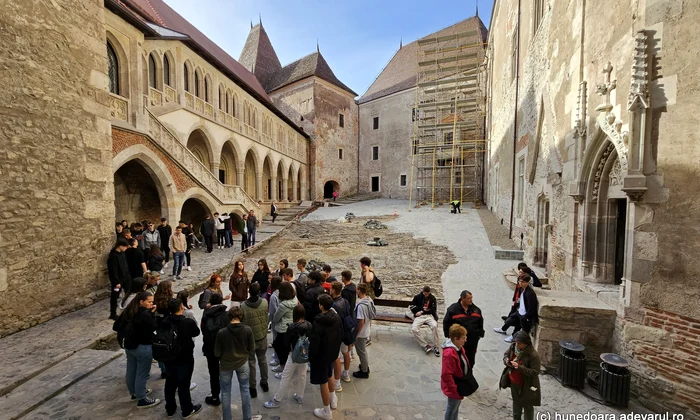 Castelul Corvinilor din Hunedoara  Foto Daniel Guță (53) jpg