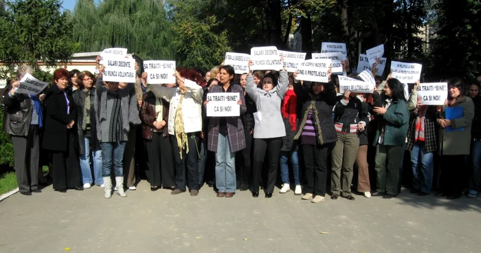 Unii angajaţii ai DGPDC protestează, alţii încasează sporuri