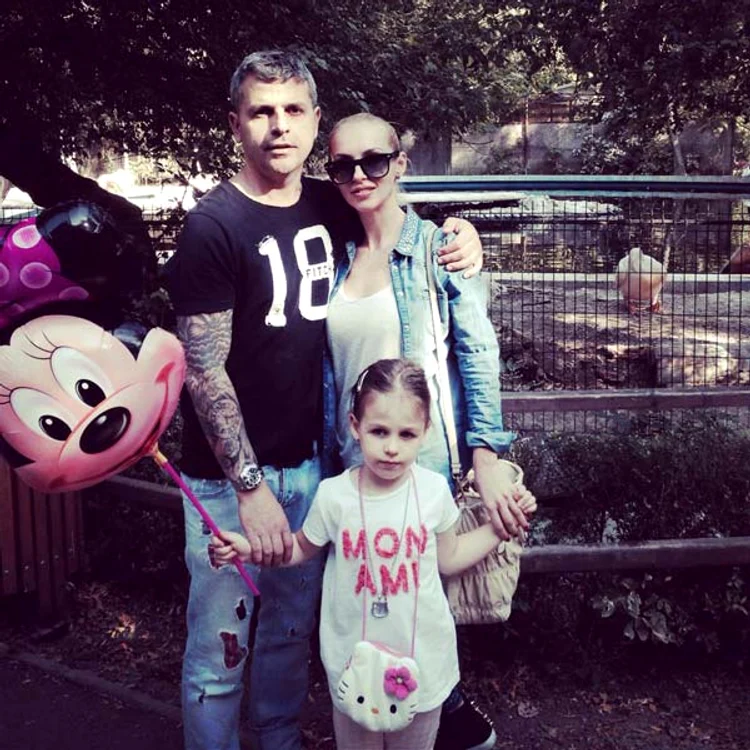 Cei 3 formează o familie superbă 