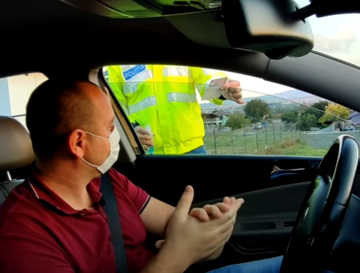 Ce alcoolemie ai după ce te dezinfectezi cu spirt şi sufli în etilotest Foto: Captură Video