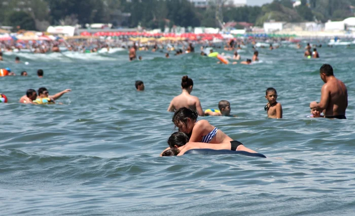 În acest an, turiştii îşi găsesc cu greu o cameră de hotel liberă pentru a-şi petrece concediul     FOTO: Mihaela Cojocariu