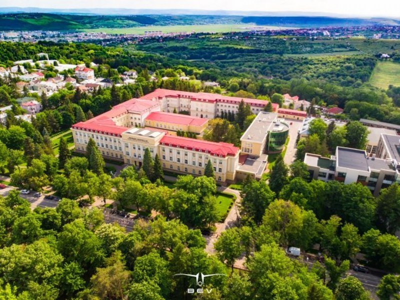 Burse speciale pentru studenți la Iași. Primesc bani lucrând în structurile universității