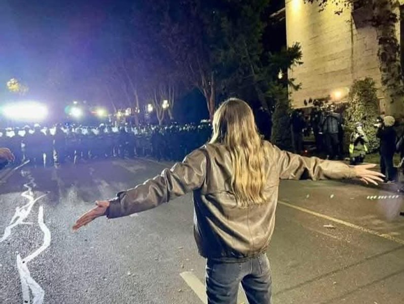 48 de persoane au fost arestate noaptea trecută în timpul manifestaţiilor pro-UE din Georgia