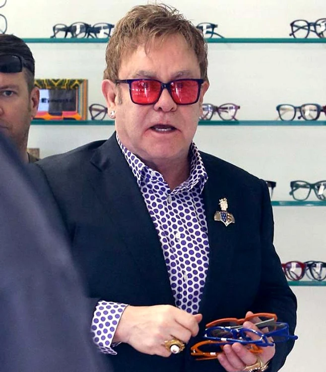 Elton John împlineşte 70 de anifoto: arhiva personală