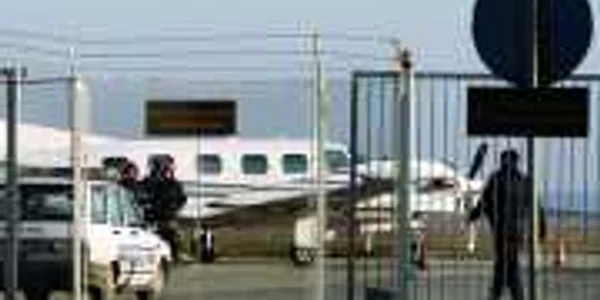 În urmă cu două zile, un bărbat a anunţat că într-un avion care a decolat de pe aeroportul din Timişoara este o bombă