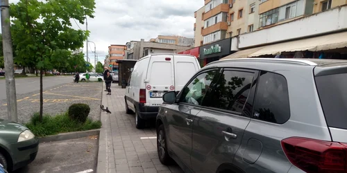 parcare pe trotuar pitesti 01