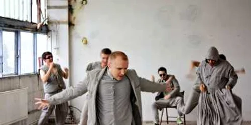 Videoclipul piesei „In A Glimpse“ a fost regizat de Tudor Giurgiu