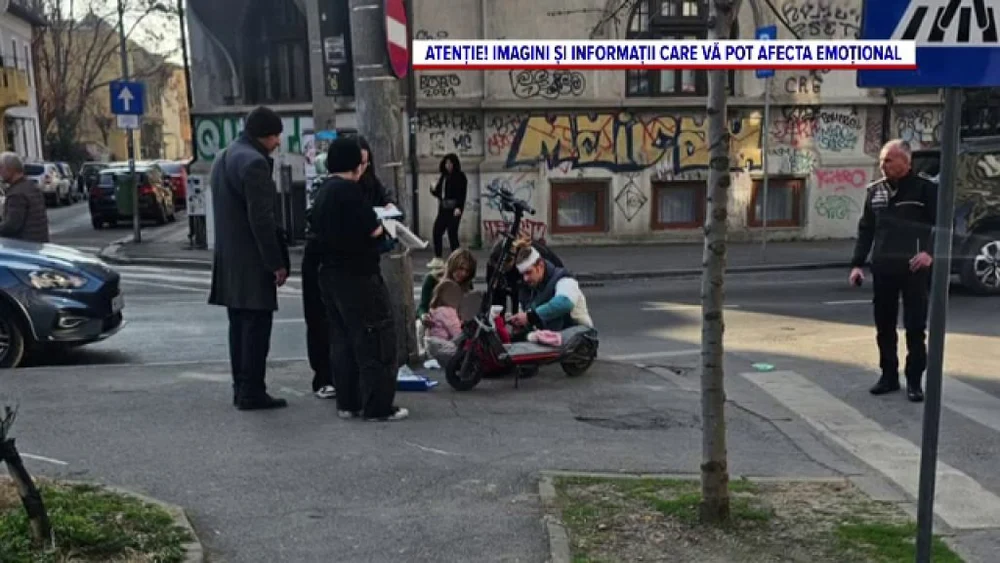 Fostul ministru Ilan Laufer și copii săi de 5 ani, loviți de o mașină în timp ce se traversau strada pe trotinetă