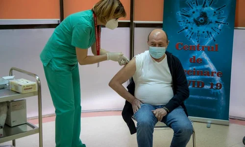 Fostul președinte Traian Băsescu s a vaccinat împotriva coronavirusului jpeg
