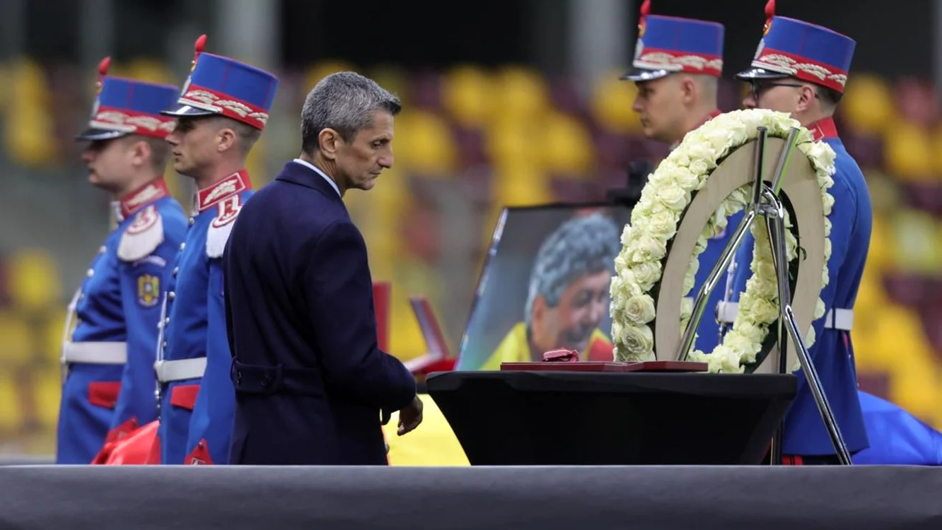 Răzvan Lucescu, lângă trupul neînsuflețit al tatălui său  Foto/Inquam