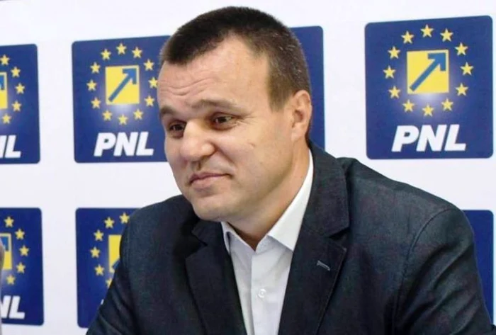 Eugen Pârvulescu s-a folosit de influenţa sa pentru a primi subiectele la concursurilor de ocupare a posturilor vacante de asistent medical şi şofer autospecială II.