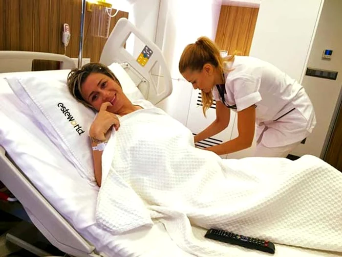 Anamaria Prodan zâmbeşte şi de pe patul de spitalfoto: Facebook