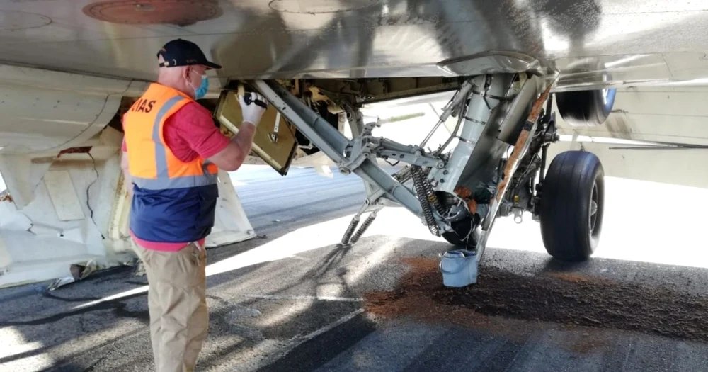Cauzele incidentului aviatic din 2020, de pe pista Aeroportului Băneasa, când un Boeing cu militari americani a rămas fără tren de aterizare la contactul cu solul | FOTO VIDEO Cauzele incidentului aviatic din 2020, de pe pista Aeroportului Băneasa, când un Boeing cu militari americani a rămas fără tren de aterizare la contactul cu solul | FOTO VIDEO