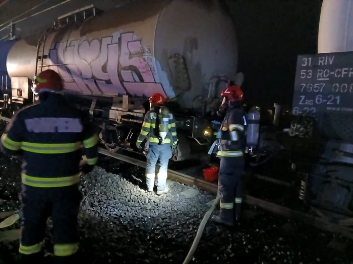 Traficul a fost oprit în urma unei scurgeri la un vagon tip cisternă FOTO ISU Mureș