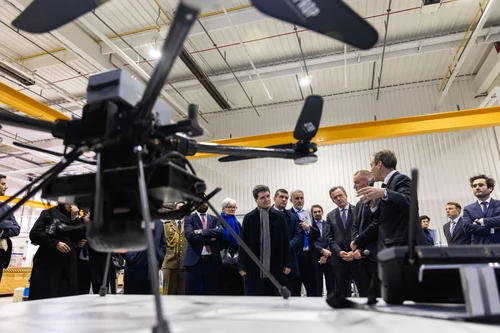 Nicușor Dan a vizitat fabrica Thales din Franța, cel mai mare producător european de radare militare 1 Thales Limours 6 jpeg