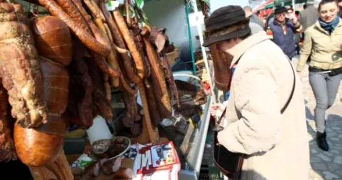 Botoşănenii sunt chemaţi la cârnaţi de casă