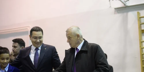 Victor Ponta si Sorin Oprescu la vot FOTO Mediafax