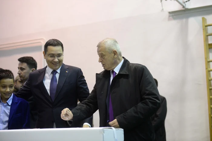 Sorin Oprescu, reţinut de DNA. Premierul Victor Ponta, alături de primarul Capitalei. FOTO Mediafax