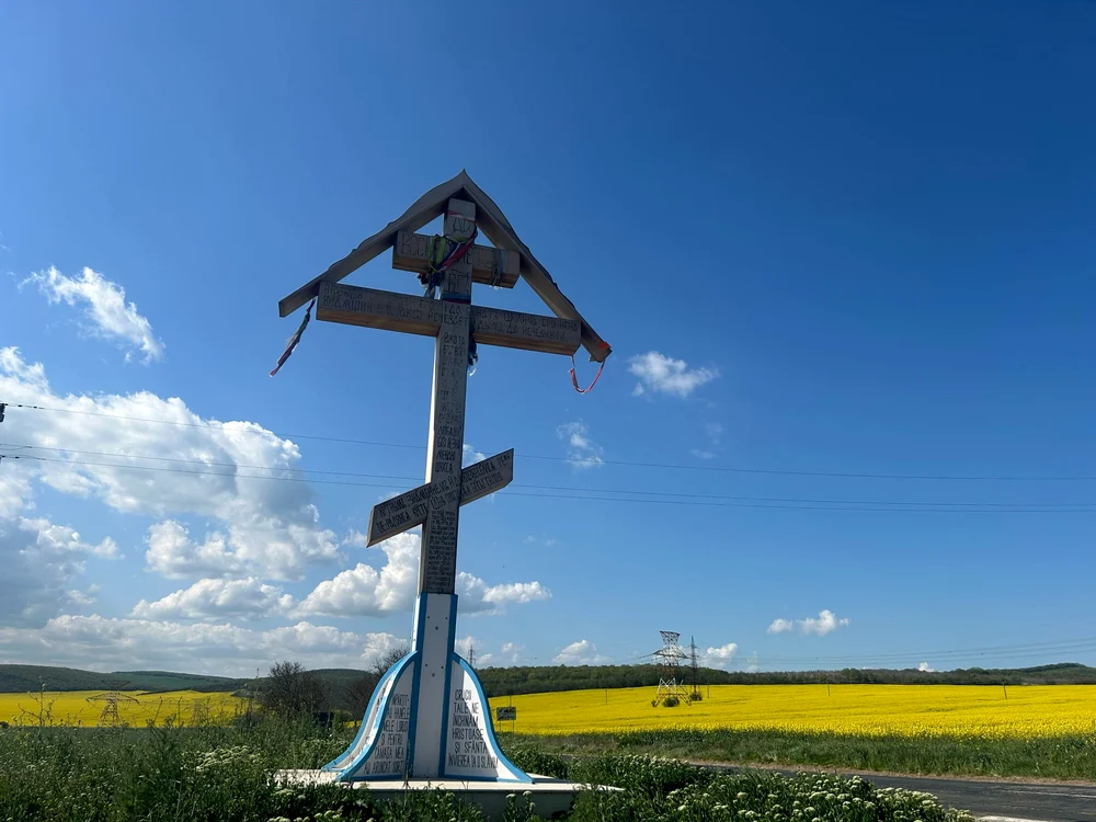 Troiță de la întretăierea drumurilor FOTO M.I.