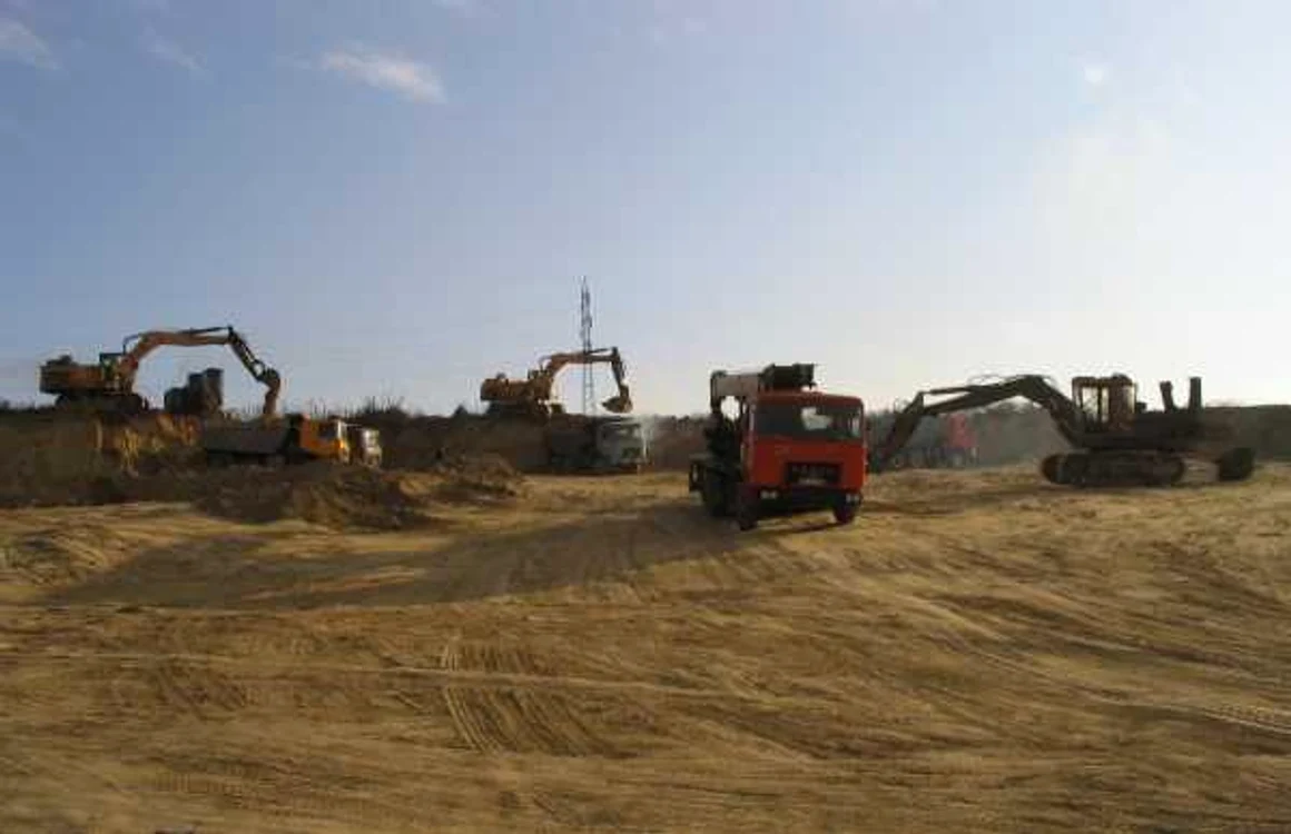 Distrugerile necropolei de nord-est în 2004 FOTO Ion Caşu