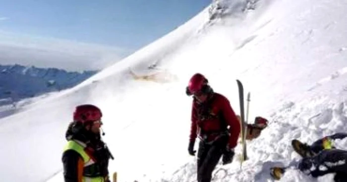 Un alpinist român şi-a pierdut viaţa în Alpii francezi, un al doilea a fost grav rănit