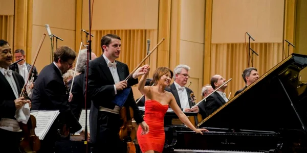 Yuja Wang in picioare