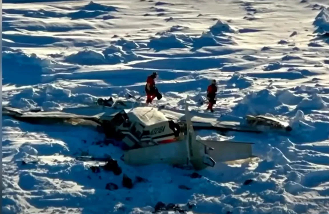Epava avionului dispărut în Alaska. Foto: X/ Paza de Coastă a SUA