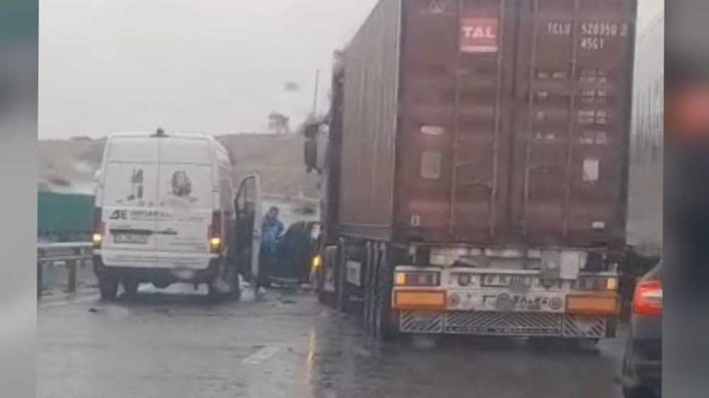 Două persoane rănite într-un accident pe Autostrada Soarelui. Traficul a fost deviat 