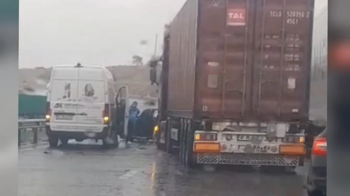 Traficul a fost deviat prin localitatea Medgidia. FOTO: Captură Video/Ziua de Constanța