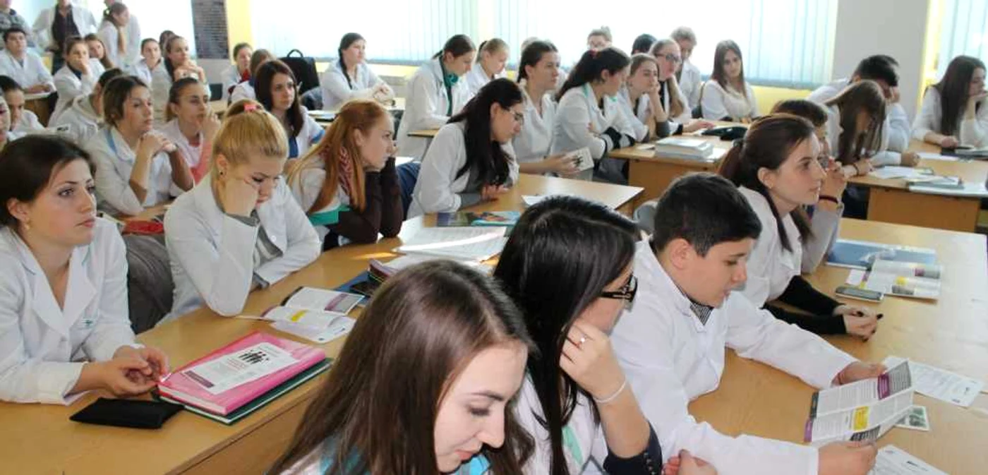 Comisiile informează elevii despre violenţă şi propun scăderea notei la purtare