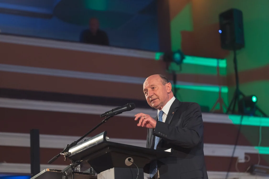 Traian Băsescu susține că singura soluție este votul FOTO Facebook Traian Băsescu 
