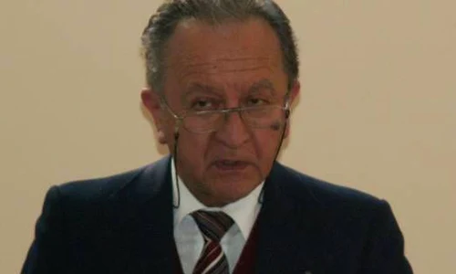 A murit profesorul Alexandru Barnea, fost decan al Facultății de Istorie  jpeg