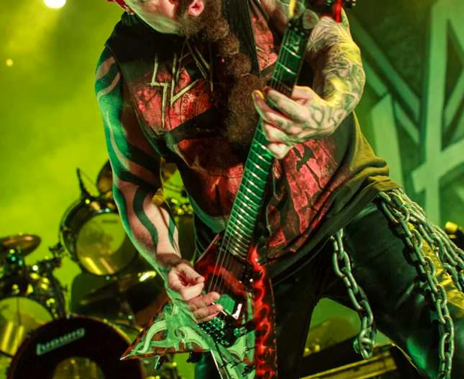 Chitaristul trupei Slayer. FOTO Miluţă Flueraş