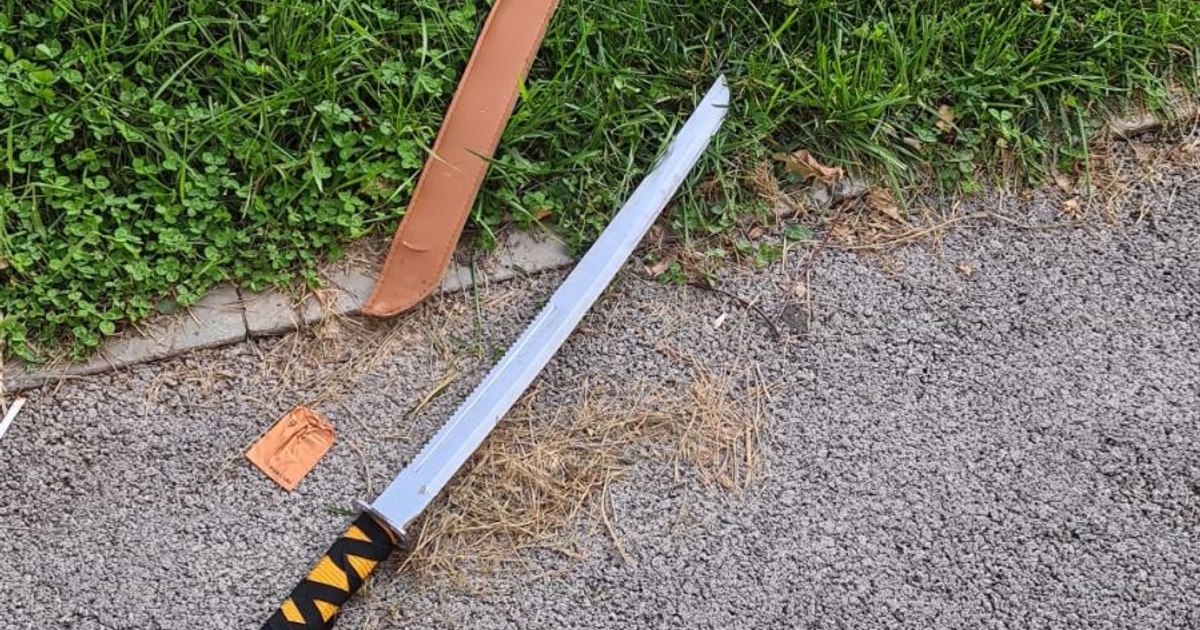 Tineri cu arme albe la ei în parc, în Galați. Părinți și Protecția Copilului informați de anchetatori.