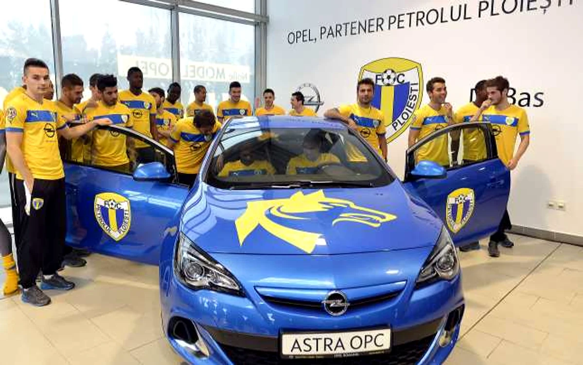 Petroliştii s-au pozat lângă un Opel