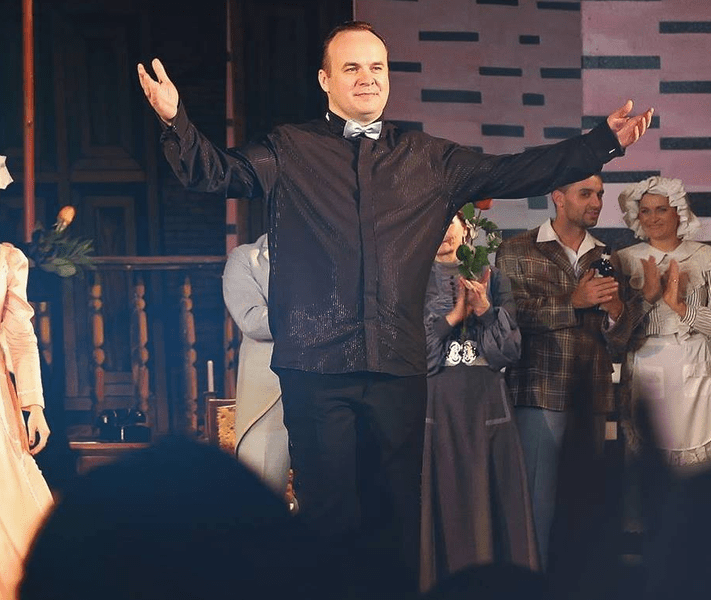 Un dirijor de succes, din Galați, a făcut muzica la cea mai recentă comedie românească „Fără Prelungiri”