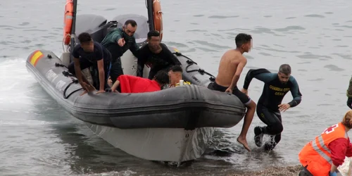Migranţi Maroc enclava spaniolă Ceuta - 18 mai 2021 / FOTO EPA - EFE