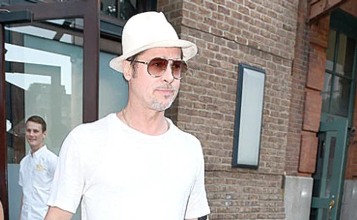 Brad e distrus din cauza despărţirii